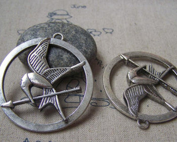 Accessories - 4 Pcs Of Antique Silver Bird Carrying Arrow Round Pendants 45mm  A4740