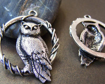 Accessories - 4 Pcs Of Antique Silver Round Owl Ring Charms Pendants 38x40mm A3051