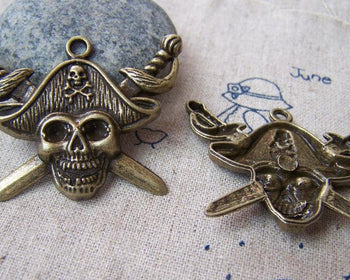 Accessories - 5 Pcs Of Antique Bronze Pirate Captain Skull Pendants Charms 32x45mm A1620