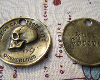 Accessories - 5 Pcs Of Antique Bronze Skull Round Charms Pendants 28mm A1574