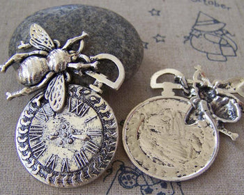 Accessories - 5 Pcs Of Antique Silver Bee And Clock Pendant Charms 41x42mm A5254