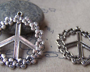 Accessories - 5 Pcs Of Antique Silver Huge Flower Peace Symbol Pendants Charms 38mm A3661