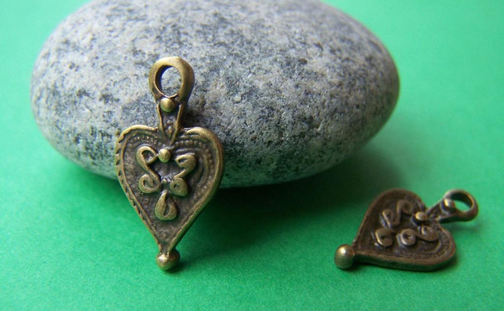 Accessories - 50 Pcs Of Antique Bronze Heart Charms 10x18mm Double Sided A1515