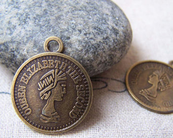 Accessories - 50 Pcs Of Antique Bronze Queen Elizabeth Second Coin Charms 19mm A5754