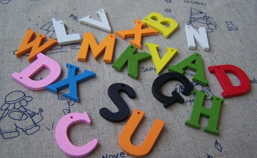 Accessories - 50 Pcs Of Wooden English Letter Alphabet Charms Assorted Color A1756