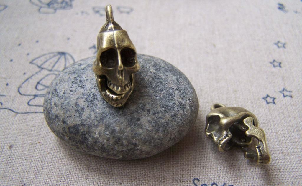 Accessories - 6 Pcs Of Antique Bronze 3D Skull Pendants Charms With Movable Jaw Size 11x18x20mm A2937