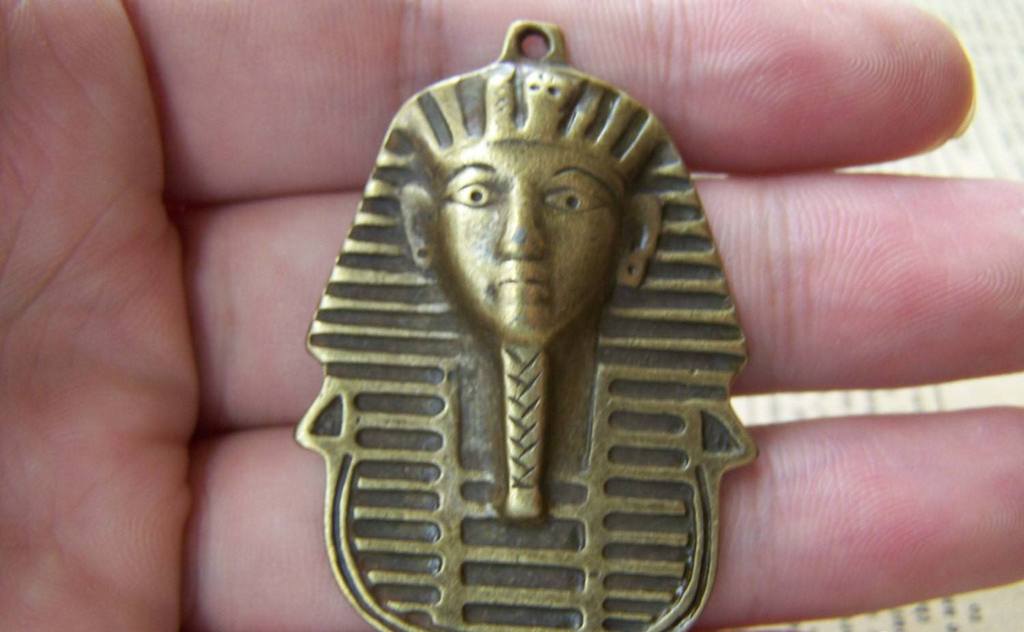 Accessories - 6 Pcs Of Antique Bronze Egyptian Pharaoh Pendants 35x45mm  A1627