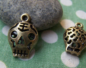 Accessories - 6 Pcs Of Antique Bronze Filigree Skull Pendants 16x18mm A4521