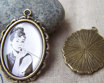 Accessories - 6 Pcs Of Antique Bronze Oval Enamel Audrey Hepburn Pendants 25x33mm A3486