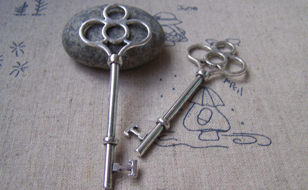 Accessories - 6 Pcs Of Antique Silver Key Pendants Charms 28x75mm A1237