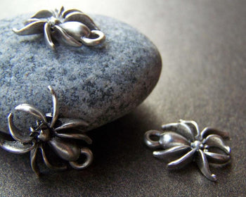 Accessories - 8 Pcs Of Antique Silver Spider Charms 18mm A1169