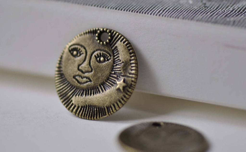 Accessories - Antique Bronze Sun Face Charms Flat Girl Star Pendants 20mm Set Of 20 Pcs A7878