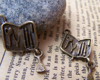 Accessories - Barber Case Pendants Antique Bronze Hairdresser Dangle Charms 12x14mm Set Of 10 Pcs A1402