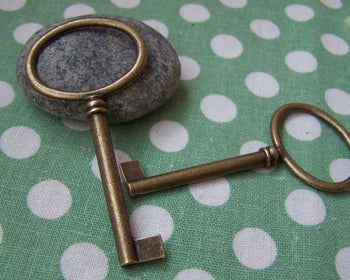Accessories - Oval Skeleton Key Pendants Antiqued Brass Charms 30x64mm Set Of 6 Pcs A170