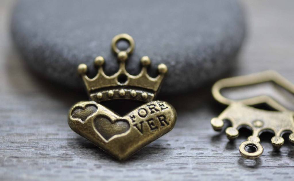 Accessories - Queen Crown Charms Pendants With Heart 14x22mm Set Of 30 Pcs A7824