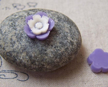 Accessories - Resin Flower Cabochon White Purple Miniature Flower Cameo 13mm A5792