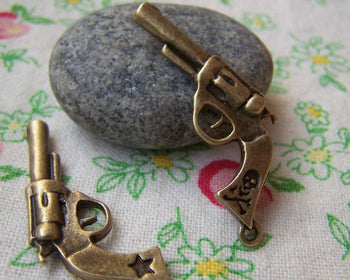 Accessories - Skull Gun Pendants Antique Bronze Star Pistol Charms 20x35mm Set Of 10 Pcs A2158