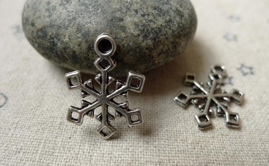 Accessories - Snowflake Charms Antique Silver Pendants 15x16mm Set Of 20 Pcs  A6435
