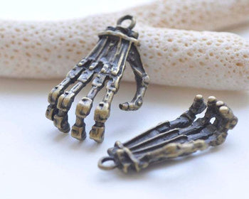 6 pcs Antique Bronze Skeleton Hand Charms Pendants A1150