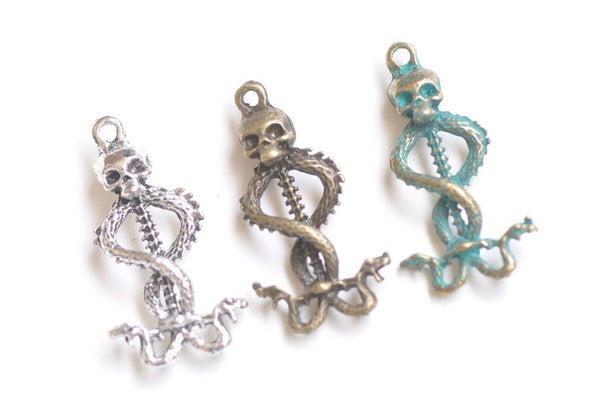 10 pcs of Antique Bronze/Silver/Green Patina Skull And Two Snakes Charms 15x37mm