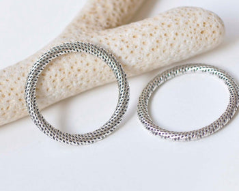 10 pcs of Antique Silver Textured Round Circle Rings 30mm