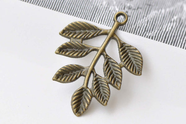 10 pcs Antique Bronze Leaf Charms Pendants 28x34mm A8719