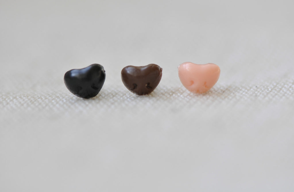 5 pcs 6.5 x 5mm (0.25"x0.2") Triangle Animal Safety Nose