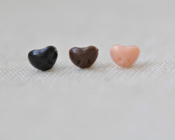 5 pcs 6.5 x 5mm (0.25"x0.2") Triangle Animal Safety Nose