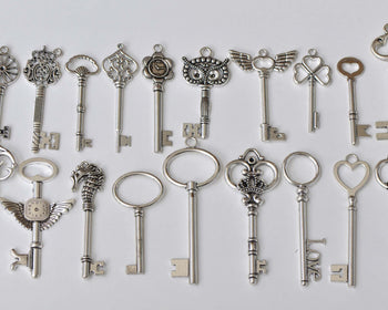 Antique Silver Skeleton Key Charms Pendants Assorted Set of 19 A8787