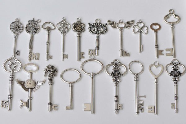 Antique Silver Skeleton Key Charms Pendants Assorted Set of 19 A8787