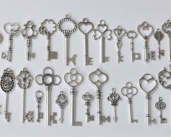 Antique Silver Skeleton Key Charms Pendants Assorted Set of 25 A8788