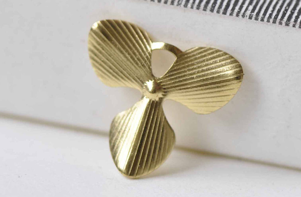20 pcs Raw Brass Three Leaf Charms Stamping Embellishments A8972