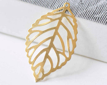 10 pcs Raw Brass Filigree Leaf Charms Stamping Embellishments  A9037