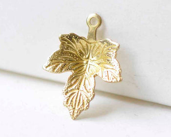 20 pcs Raw Brass Maple Leaf Stamping Embellishments A9048