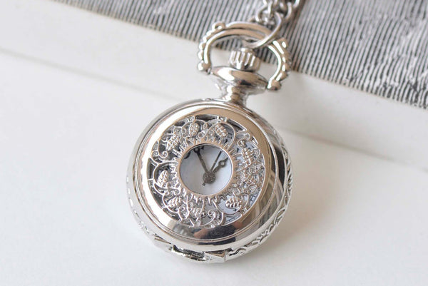 1 PC Platinum Silvery Gray Leaf Cover Pocket Watch Necklace A4326