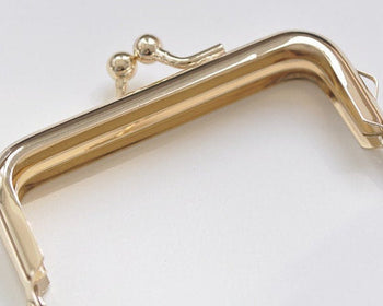 8cm x 3.5cm (3" x 1 1/3") Light Gold Ball Head Kisslock Glue-In Mini Purse Frame