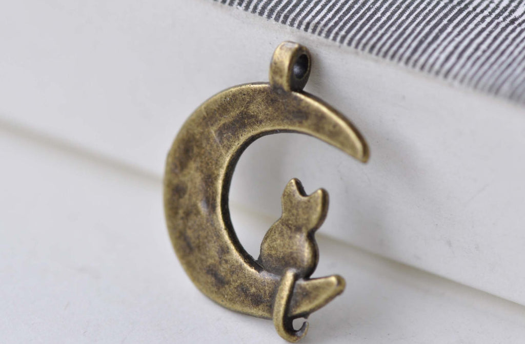 Antique Bronze Crescent Moon Cat Earring Pendant Set of 20 A7933