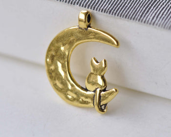 Shiny Gold Crescent Moon Cat Earring Pendant  Set of 20  A7942