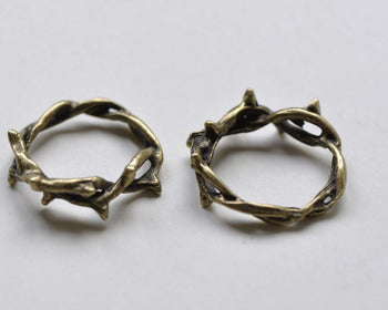 Antique Bronze Vine Leaf Ring Charms Round Pendants Set of 20 A8011