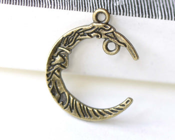 20 pcs Moon Face Connectors Antique Bronze Crescent Charms A8224