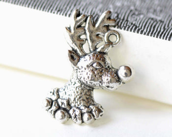 SALE Antique Silver Reindeer Deer Head Charms Pendants Set of 20 A8263
