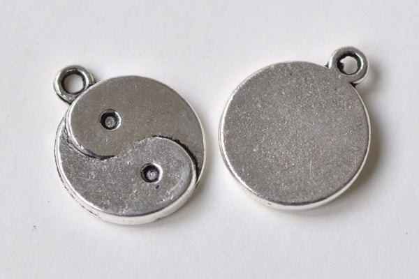 Antique Silver Tai Chi Yin-Yang Charms Pendants  15mm Set of 20 A8408